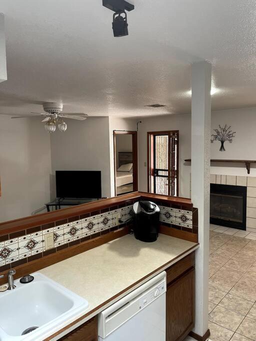 Townhouse, Two Car Garage, Fireplace Back Yard Las Cruces Exteriör bild