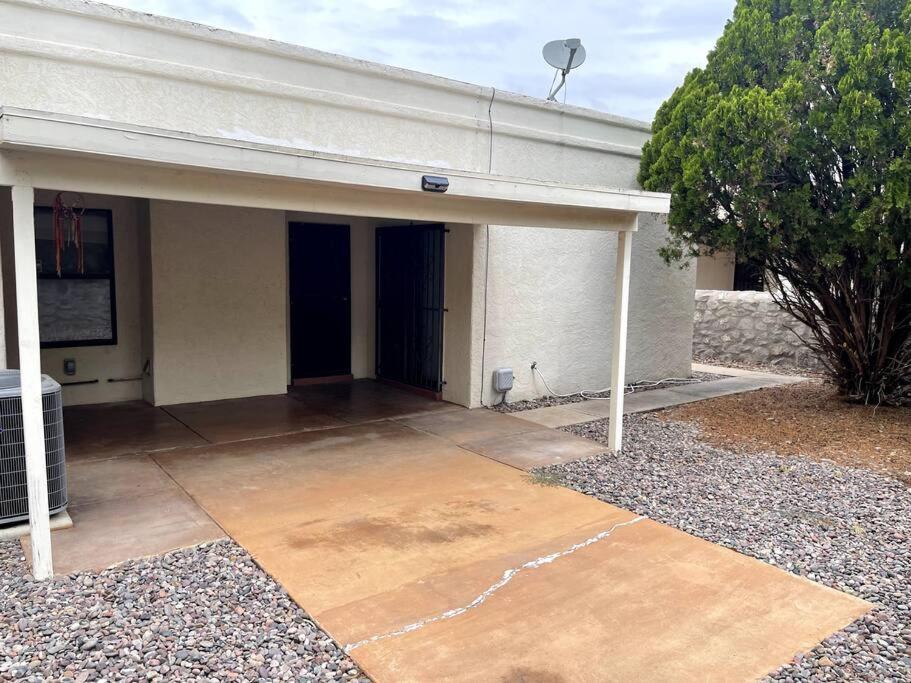 Townhouse, Two Car Garage, Fireplace Back Yard Las Cruces Exteriör bild