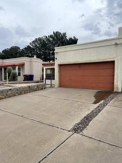 Townhouse, Two Car Garage, Fireplace Back Yard Las Cruces Exteriör bild